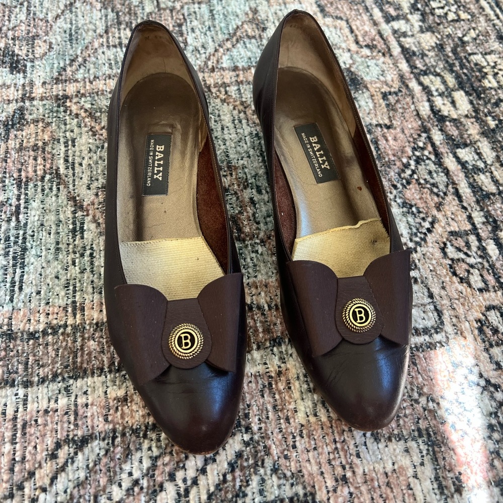 Brown leather vintage Bally Flats, size 8.5